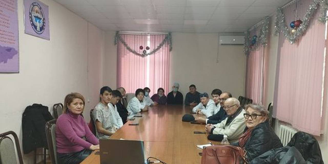 The Center for General Medical Practice in Tokmok hosted a round table in a hybrid format on the topic: "The main educational program of higher professional education in the specialty "General Medicine", the mission of the AUSM, competencies, learning out