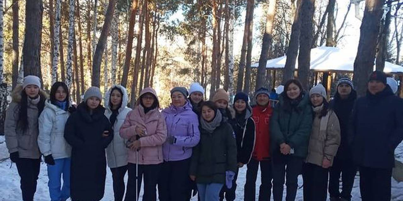 Our 2nd year students of the program "Economics, Management and Tourism" went to the ski base "Orlovka" together with Mikhail Mikhailovich