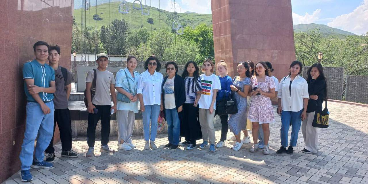Студенты первого курса специальности «Лечебное дело» Университета 3 июня 2023 года  посетили Мемориальный комплекс «Ата-Бейит».