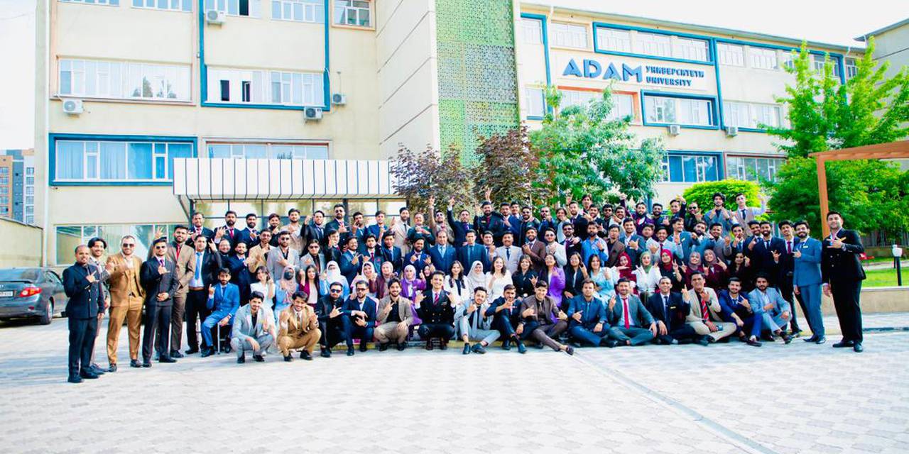 Адам университетинде медицина факультетинин бүтүрүүчүлөрүнө арналган салтанаттуу азем болуп өттү