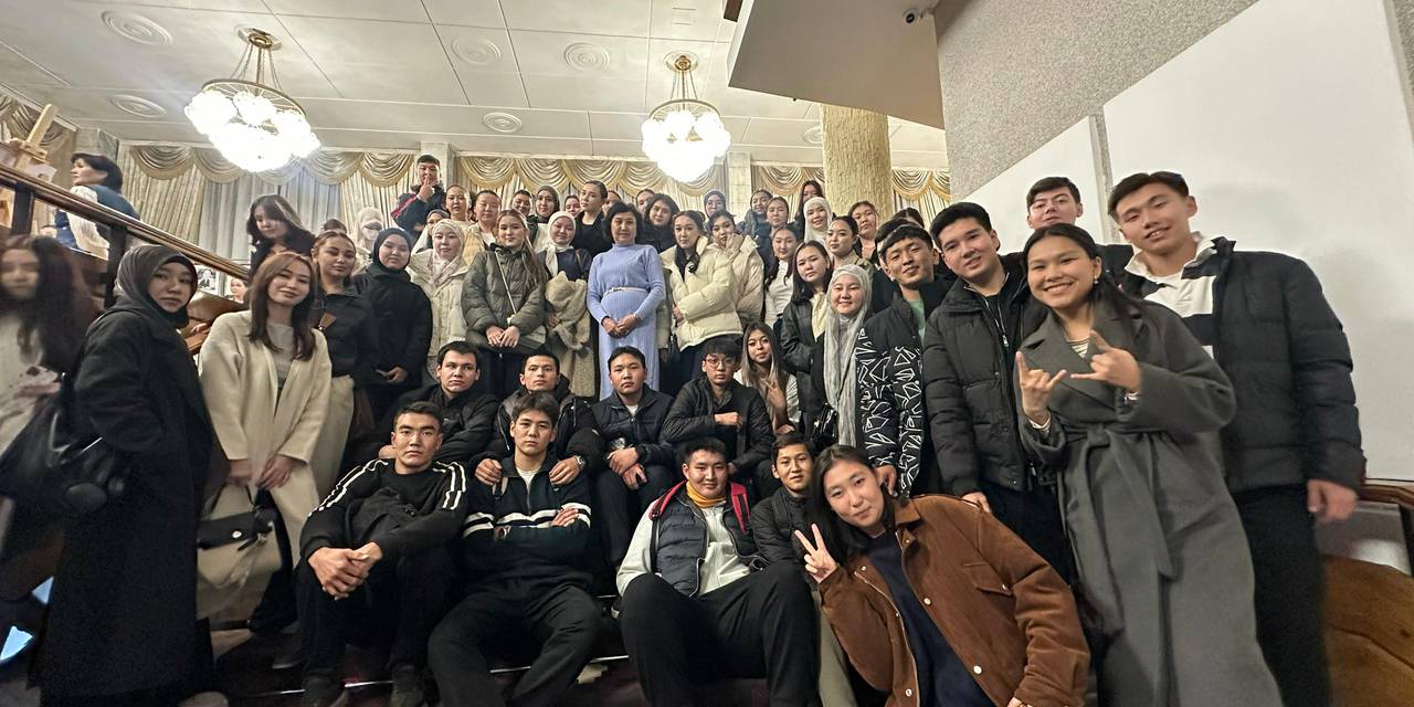 On November 19, 2025, first- and second-year students from Adam University visited the Kyrgyz National Academic Drama Theater named after T. Abdumomunov to see a theatrical production of “The White Cloud of Chingiz Khan”