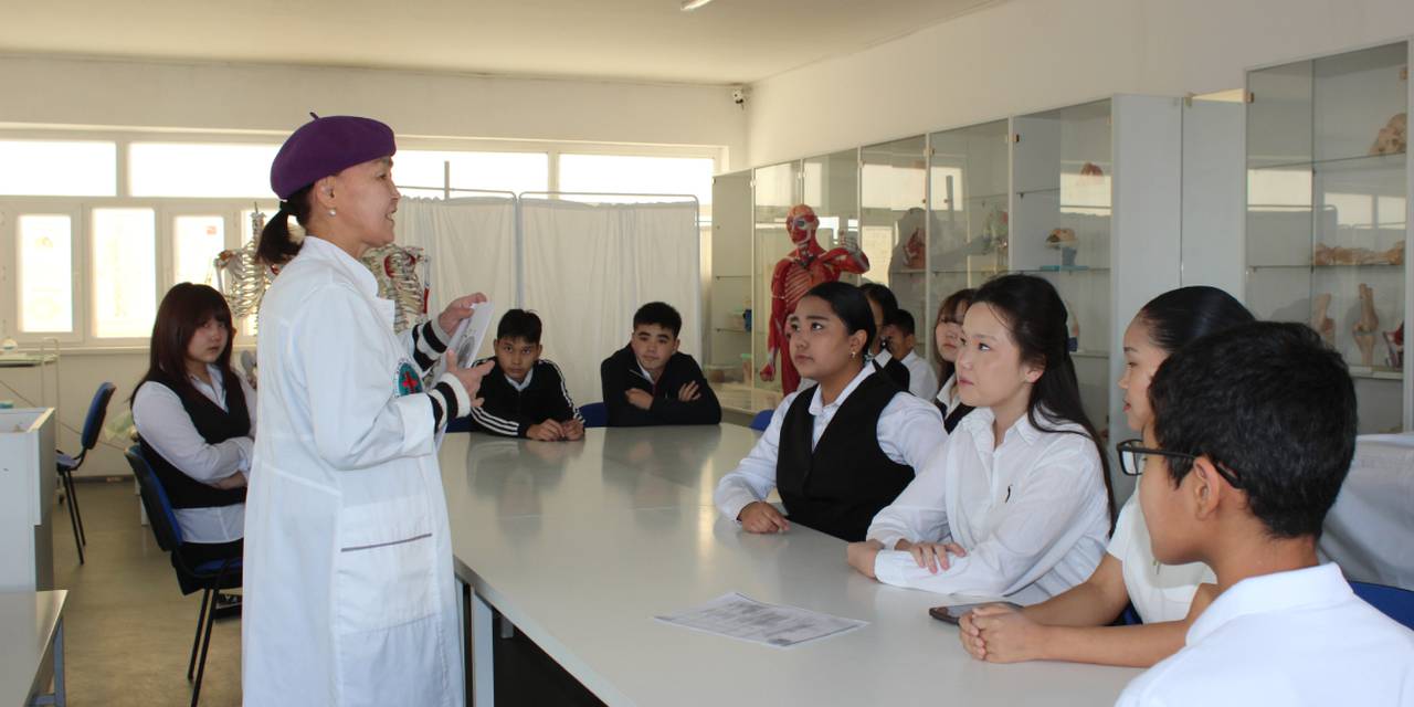 Adam University and School #67 Open New Horizons for Natural Science Education